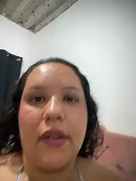 Bigostosa live sex cam