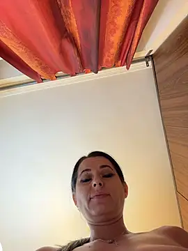 Hotmomcheckk_ live sex cam