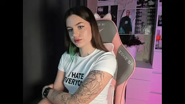 NikkieKitty live sex cam