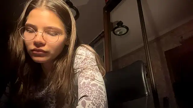 EdythRozier's cam snapshot