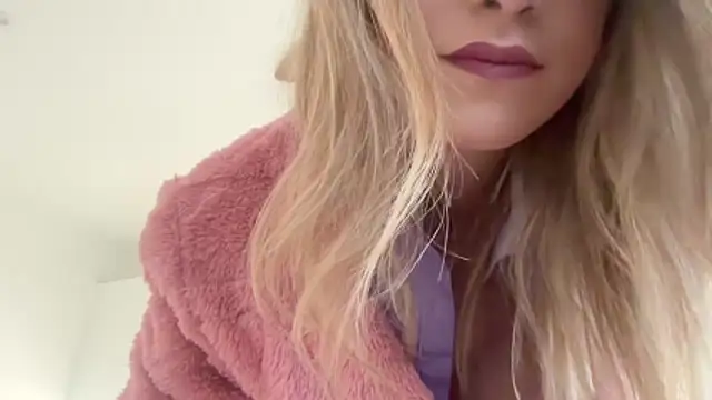 LustfulLuna_ live sex cam