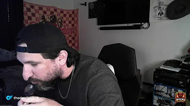 DevilPup75_'s cam snapshot