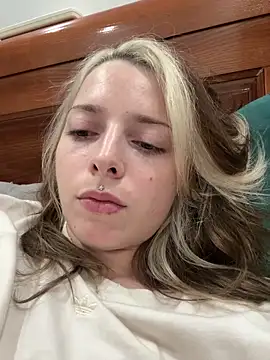 LoraaDoll live sex cam