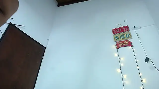 Nicole2507 live sex cam