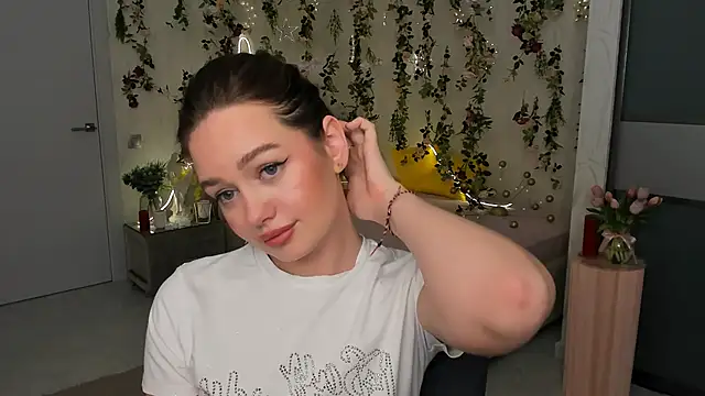 MiracleCurly live sex cam