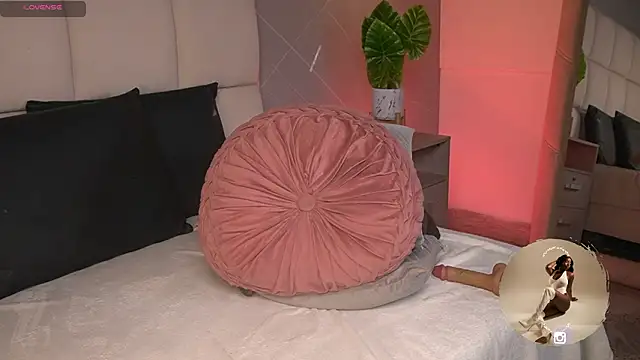 SaraMonroe1's cam snapshot