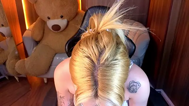 Kitty_fox_b live sex cam