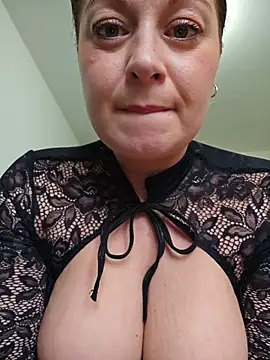 Chaudesquirt live sex cam