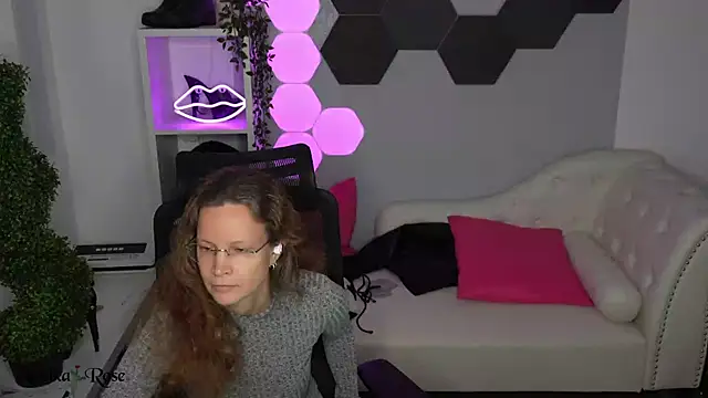 AnnikaRose live sex cam