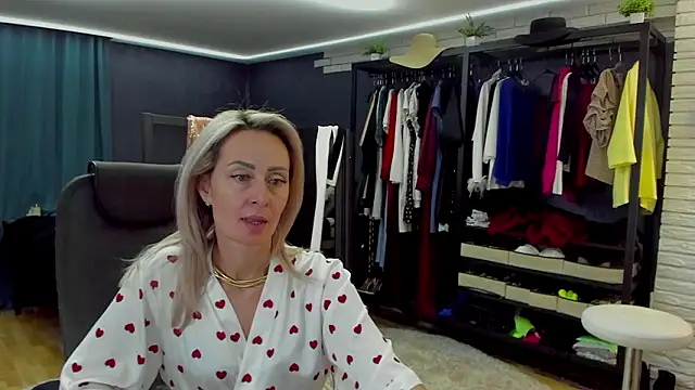 Julia_Cherry_ live sex cam