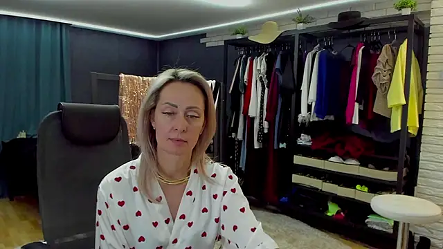 Julia_Cherry_ live sex cam