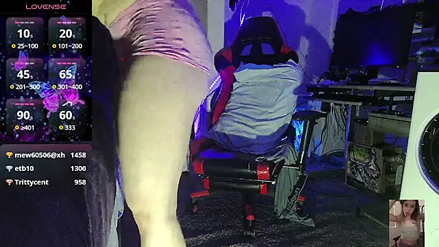 Blondiewithanass's cam snapshot