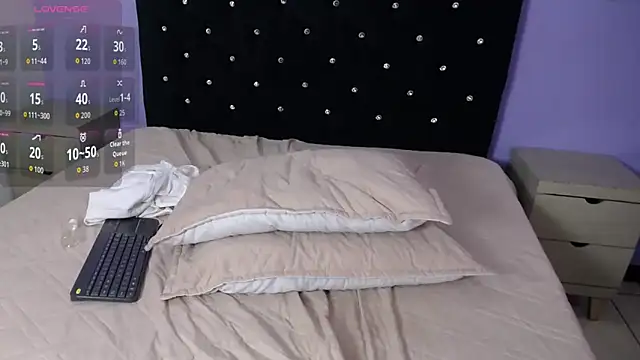 karolinee_66_'s cam snapshot