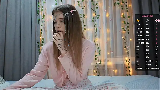 CarolinePepper's cam snapshot