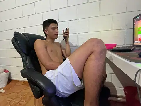 Max_TheHorseDick live sex cam