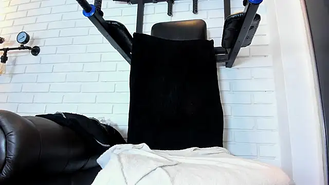 ItaloMoore live sex cam