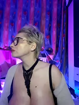 BellaBellaHot live sex cam