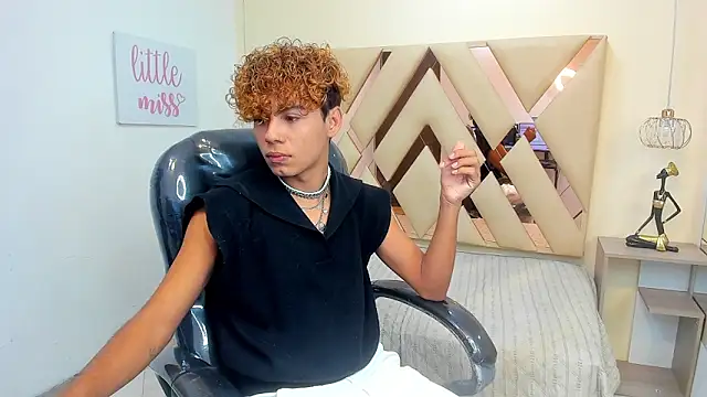 Anyelo_Twink live sex cam