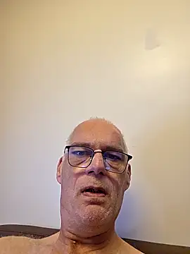 DutchPinayLive's cam snapshot