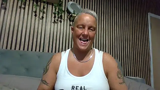 Bendoverbetty3's cam snapshot