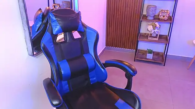 Kenya--Buhle live sex cam