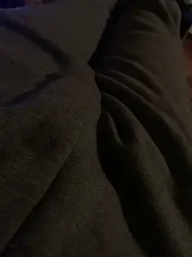 MuzzyFacing live sex cam