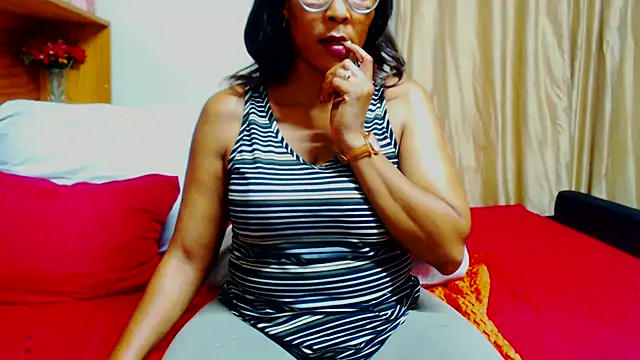 Juicyasss35xx live sex cam