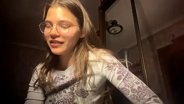 EdythRozier's cam snapshot