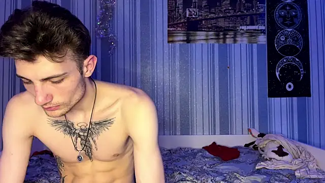 EmiliaCouple's cam snapshot