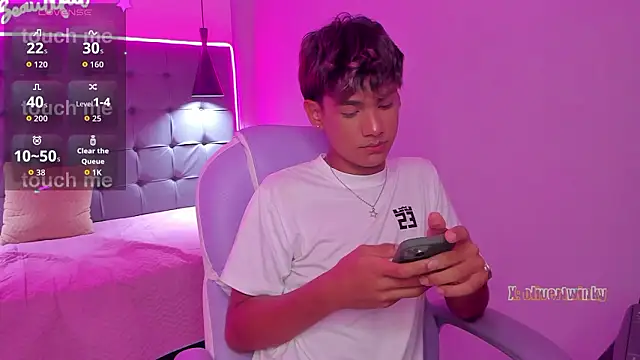 OliverTwinky live sex cam