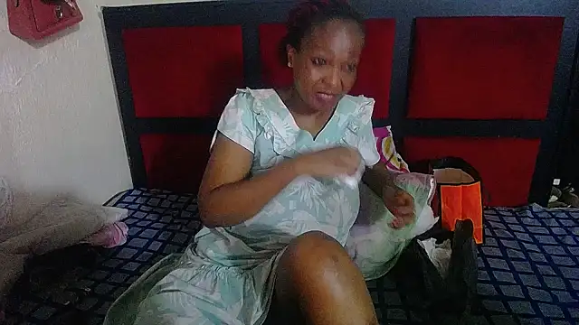 MaximTease24's cam snapshot