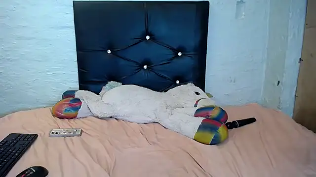 SexyBubblies96's cam snapshot