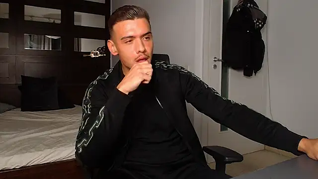 ElijahThorne live sex cam