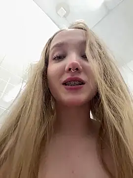 FroggyAnna live sex cam