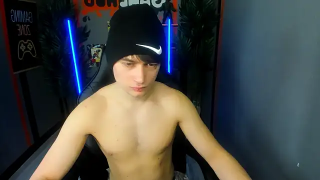 AlejandroEllias live sex cam