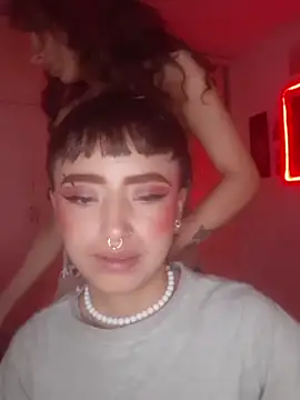 AlexxaAndRileyy's cam snapshot