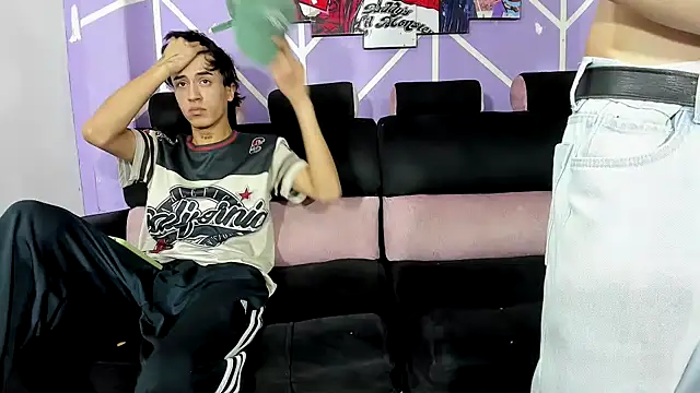 heyy_noah11's cam snapshot