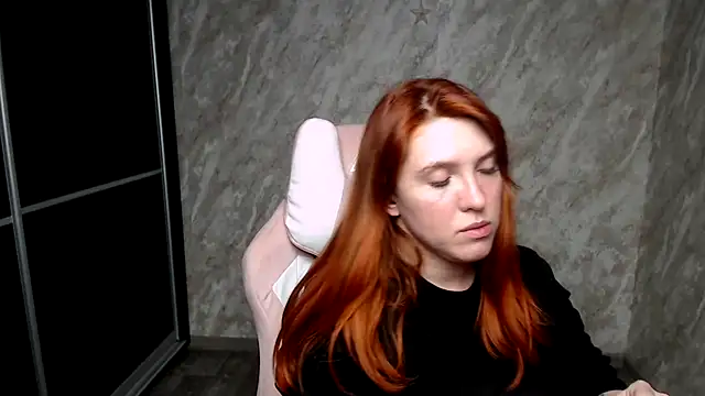 Reginasmilee live sex cam