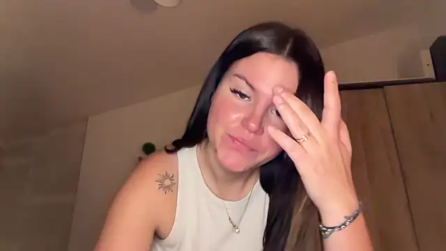 kiaraaaa75's cam snapshot