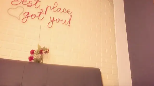 karina_gomez_18's cam snapshot