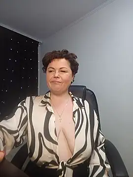 EllaLove2277's cam snapshot