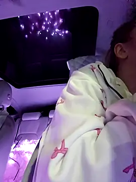 Bondgirl_013's cam snapshot