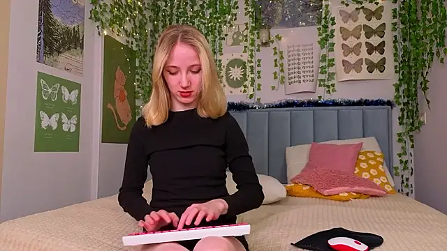 EmmaNovak's cam snapshot