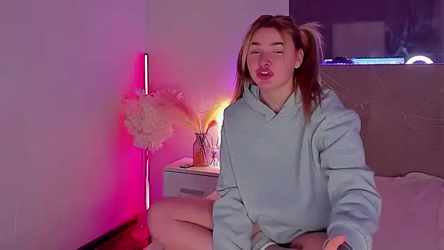 LunaHeadley's cam snapshot