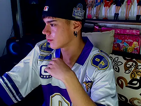 Kevinmiett live sex cam