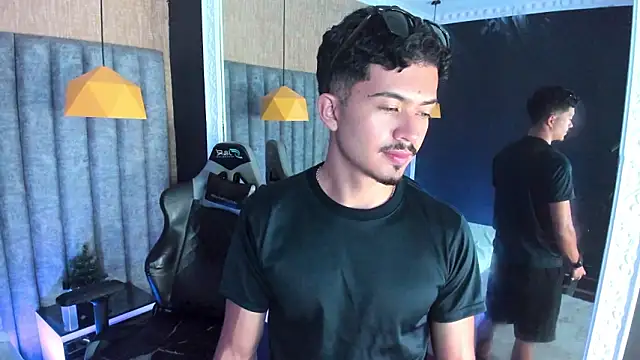 NicolaiKarav live sex cam