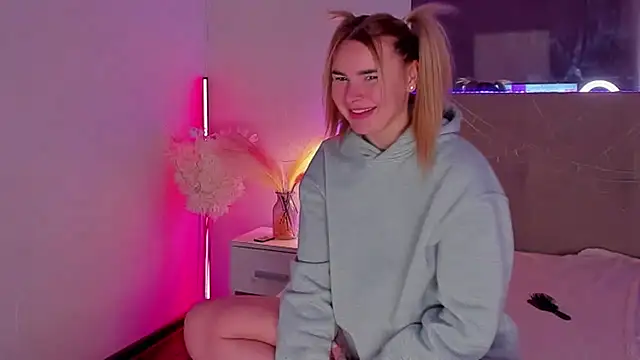 LunaHeadley's cam snapshot