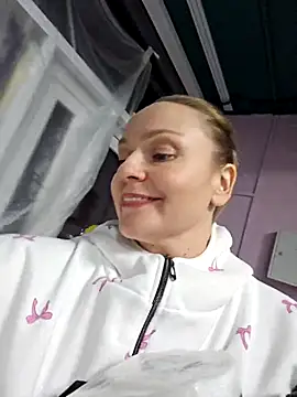 Bondgirl_013's cam snapshot