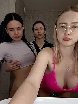 caressyourself's cam snapshot