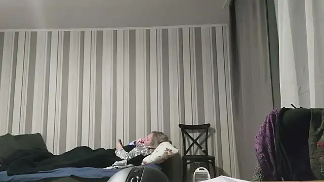 EdithManning's cam snapshot